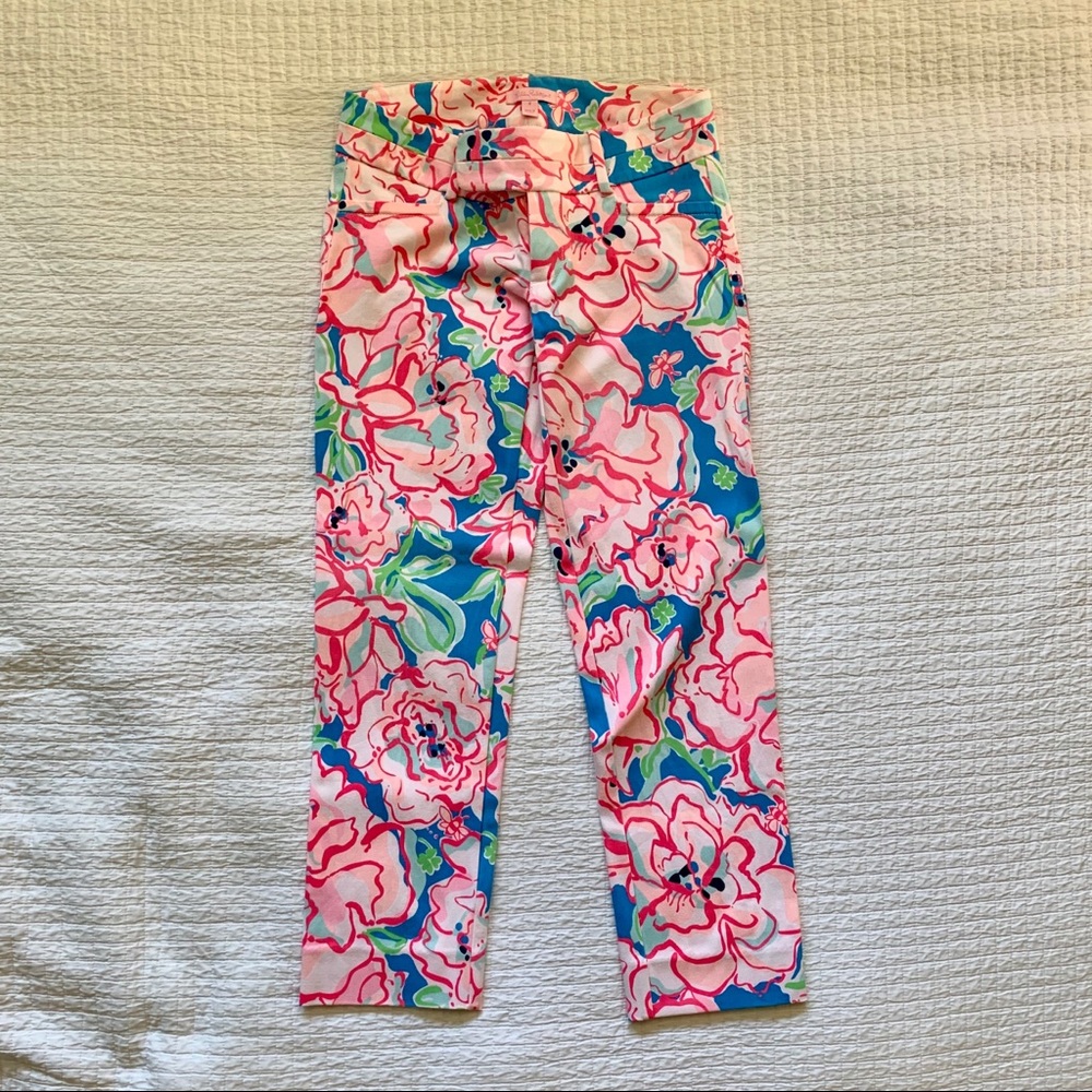 Lilly Pulitzer cropped pants.